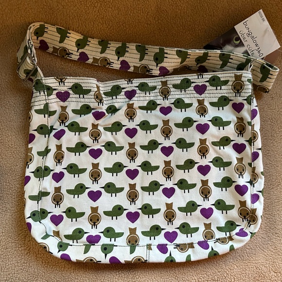Bungalow 360 vegan canvas Messenger crossbody shoulder bag. Hearts and birds. - Picture 2 of 8
